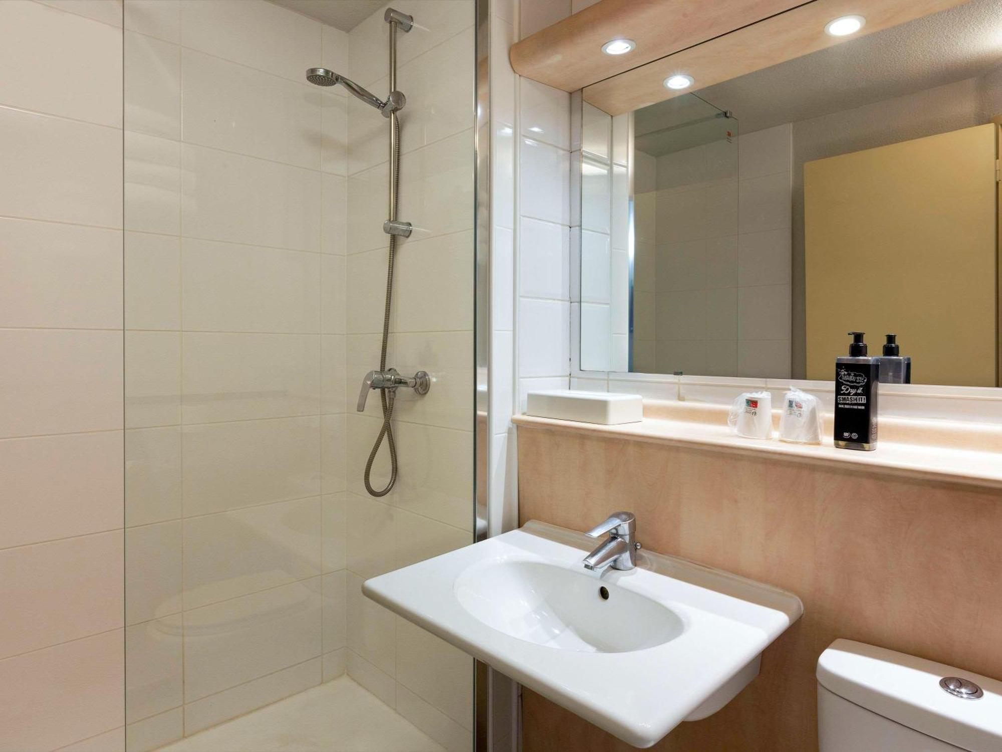Greet Hotel Villeneuve La Garenne - Renove Eksteriør bilde