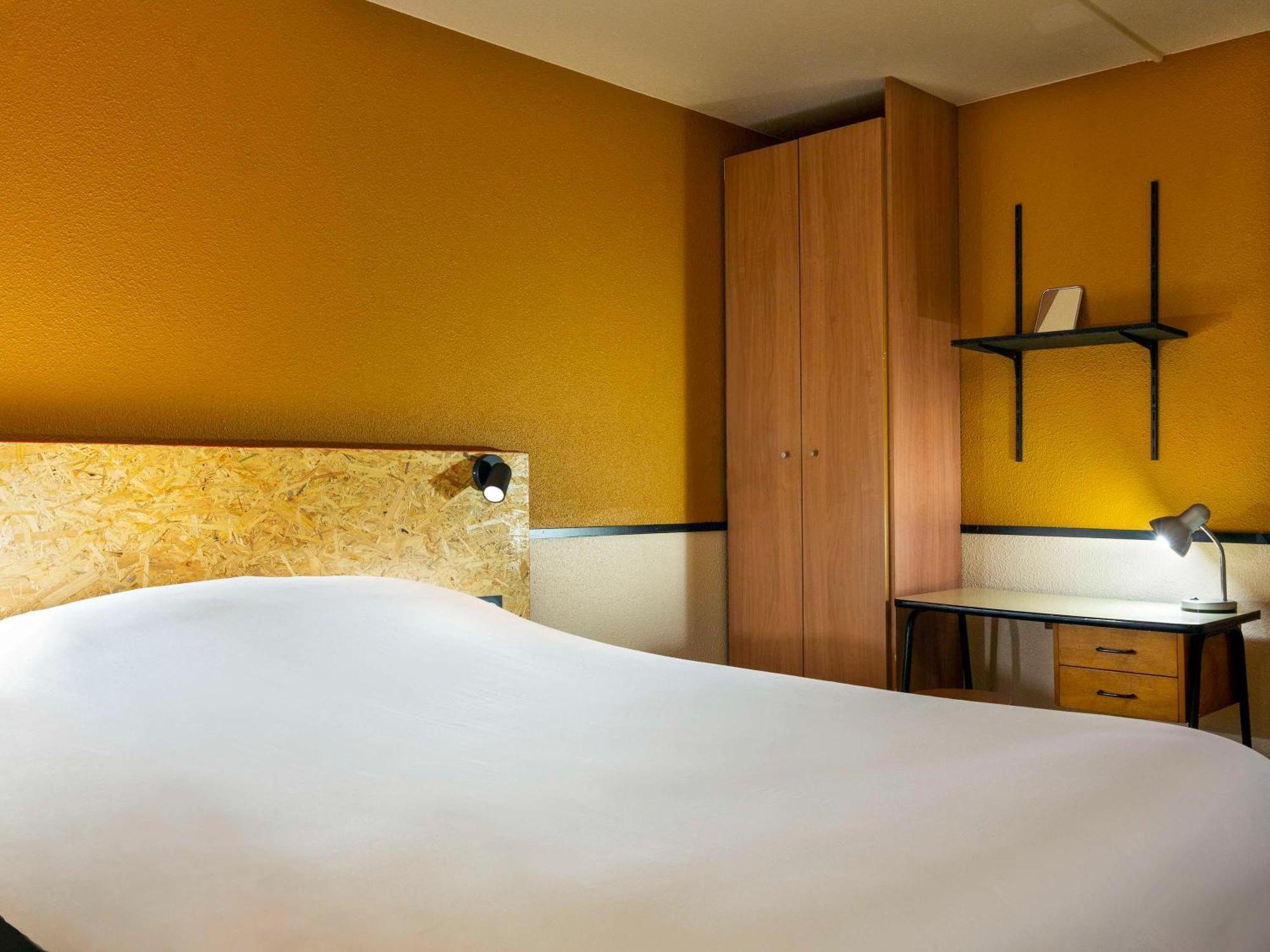 Greet Hotel Villeneuve La Garenne - Renove Eksteriør bilde