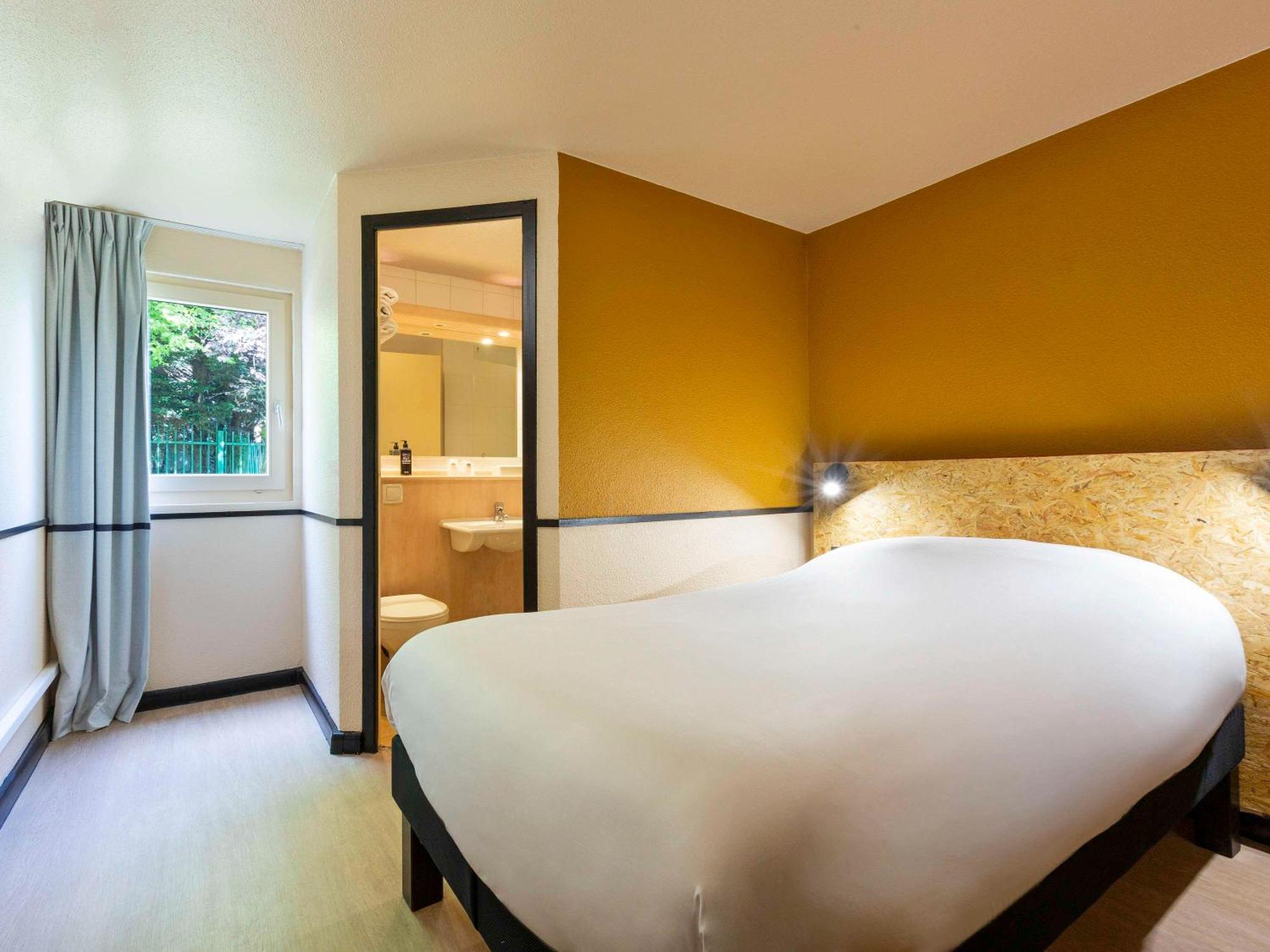 Greet Hotel Villeneuve La Garenne - Renove Eksteriør bilde