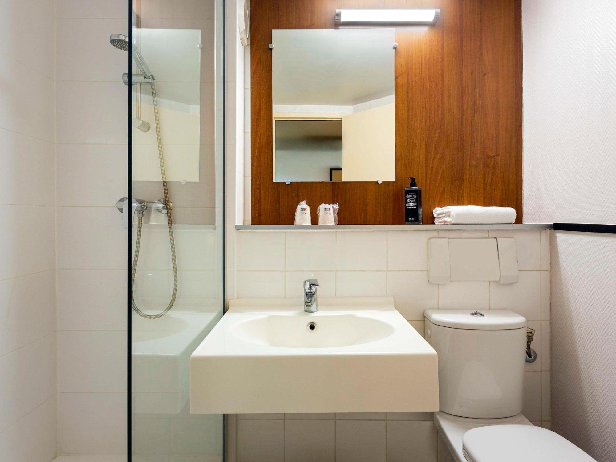Greet Hotel Villeneuve La Garenne - Renove Eksteriør bilde